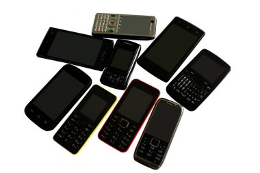 Beyaz arkaplanda eski bir cep telefonu