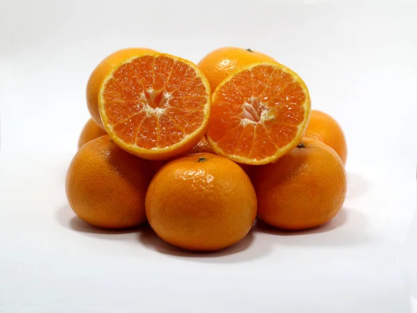 白い背景に孤立したオレンジの果実 — ストック写真