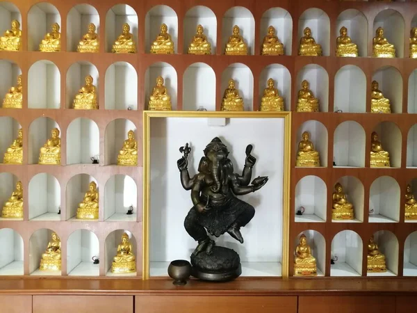 Ganesh Chaturthi Und Buddha Statuen Tempel Des Buddhismus — Stockfoto