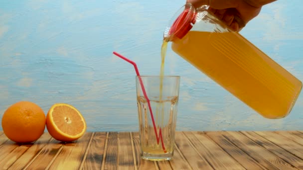 Fresh Orange Juice Poured Glass Fresh Orange Fruits Wooden Background — Wideo stockowe