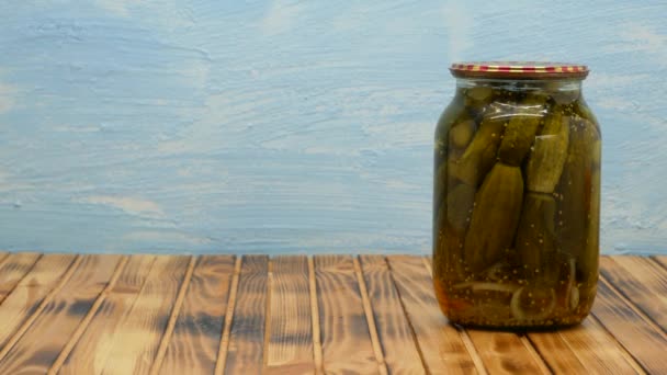 Pickled Cucumbers Glass Jars Jars Pickled Cucumbers Placed Wooden Table — Videoclip de stoc