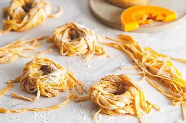 Butternut Squash Noodle Nests Some Slices Butternut Squash Plate Marble — Stock Photo, Image