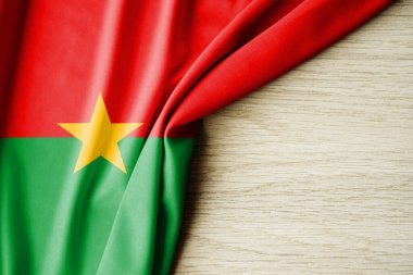 Burkina Faso bayrağı. Burkina Faso 'nun kumaş desenli bayrağı. 3 boyutlu illüstrasyon. metin için arka boşluk ile. Yakın çekim görünümü.