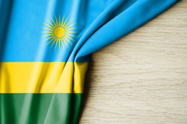 Ruanda bayrağı. Ruanda 'nın kumaş desenli bayrağı. 3 boyutlu illüstrasyon. metin için arka boşluk ile. Yakın çekim görünümü.