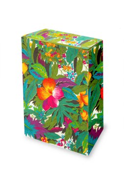 Beyaz arka planda, çiçekli tekstil hediye kutusu..