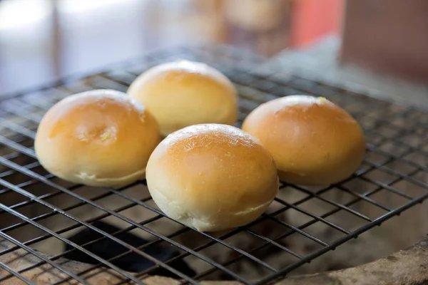 Smörrostat Bröd Placeras Grillen Och Används Kolugnen För Uppvärmning Luktar — Stockfoto