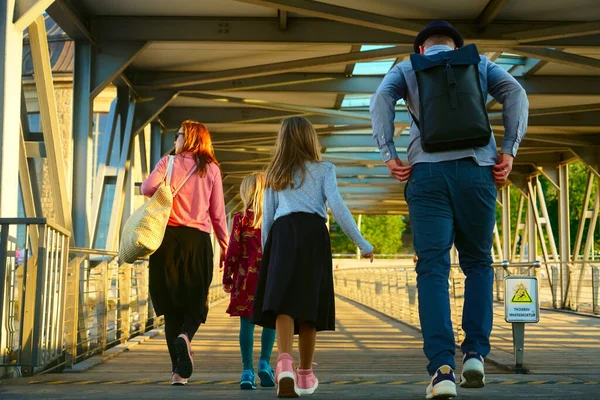 Hamburg Almanya Eylül 2019 Çocuklar Aileleriyle Birlikte Okula Gidiyorlar Anne — Stok fotoğraf