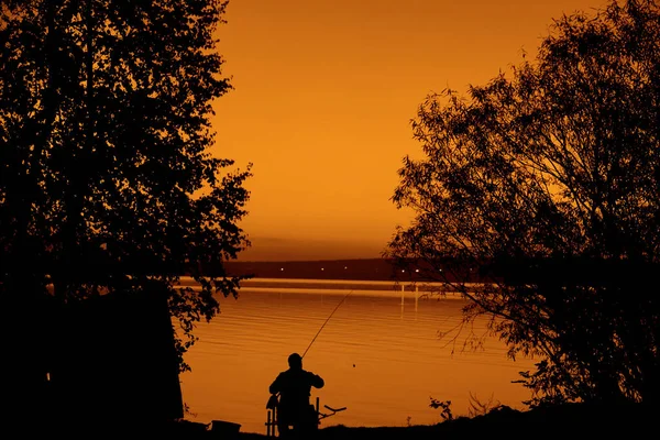 Захід Сонця Пляжі Людина Пляжі Сидить Стільці Риболовлі — стокове фото