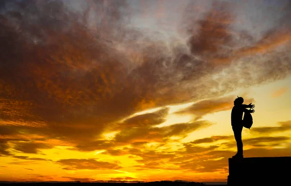 Silhouette Sac Dos Bord Avec Sac Dos Debout Sur Point — Photo