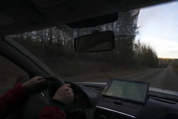 Motorista Carro Com Computador Tablet Como Navegador Carro Mockup Sem — Fotografia de Stock