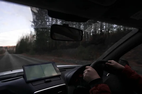 Motorista Carro Com Computador Tablet Como Navegador Carro Mockup Sem — Fotografia de Stock