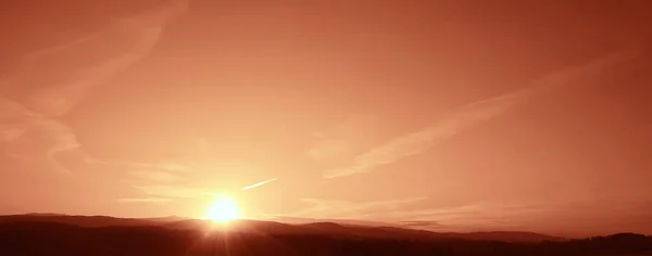 Solnedgång Himmel Och Solnedgång Ner Bakom Ural Bergen Solstrålar Natur — Stockfoto