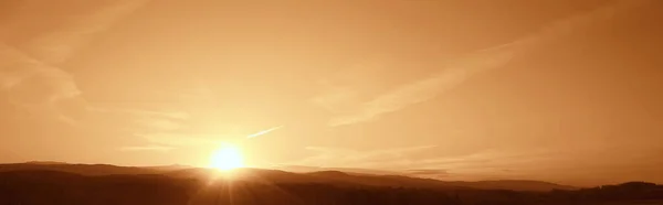 Solnedgång Himmel Och Solnedgång Ner Bakom Ural Bergen Solstrålar Natur — Stockfoto