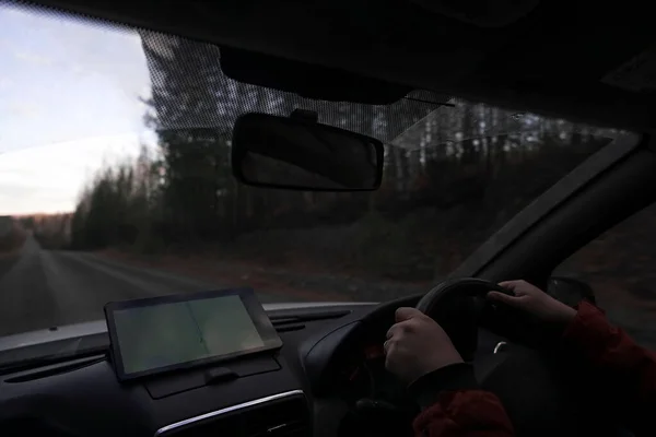 Motorista Carro Com Computador Tablet Como Navegador Carro Mockup Sem — Fotografia de Stock