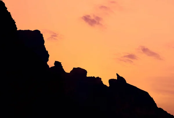 Восходе Солнца Светящиеся Горы Природный Фон Красивый Закат Силуэтом Гор — стоковое фото
