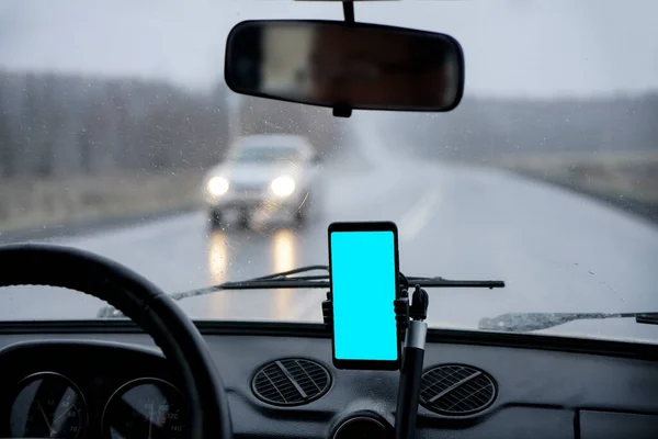 Smartfon Biały Pusty Ekran Wewnątrz Samochodu Makieta Obrazu — Zdjęcie stockowe