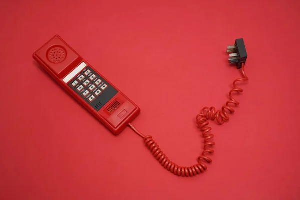 Telefone Aparelho Vermelho Antigo Com Cabo Espiral Plugue Para Uso — Fotografia de Stock