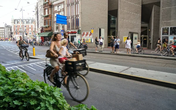 Amsterdã Holanda Julho 2018 Moradores Locais Amsterdã Mãe Pai Filha — Fotografia de Stock