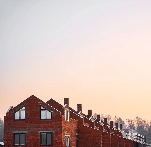 Niedokończone Domki Czerwonej Cegły Miejscowości Sezonie Zimowym Zewnętrzne — Zdjęcie stockowe