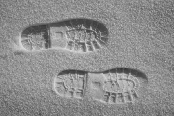 Due Tracce Scarpe Invernali Sulla Neve Appena Caduta — Foto Stock