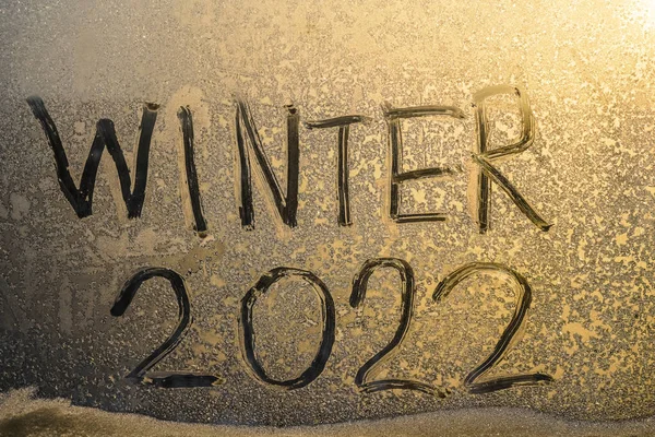 Gelukkig Nieuwjaar 2022 Tekst Geschreven Het Raam Glazuur Raam Winterseizoen — Stockfoto