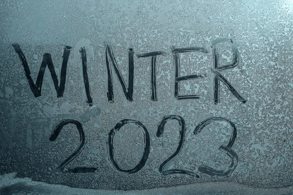 Gelukkig Nieuwjaar 2023 Tekst Geschreven Het Raam Glazuur Raam Winterseizoen — Stockfoto