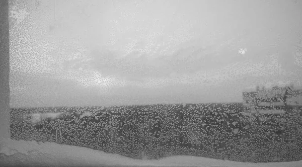 Donmuş Pencere Camında Kış Şablonu Kötü Havalandırma Konsepti Dışarıda Içeride — Stok fotoğraf