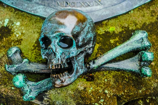 Bild Eines Eisernen Totenkopfes Grab Menschlicher Schädelkopf Halloween Idee Symbol — Stockfoto