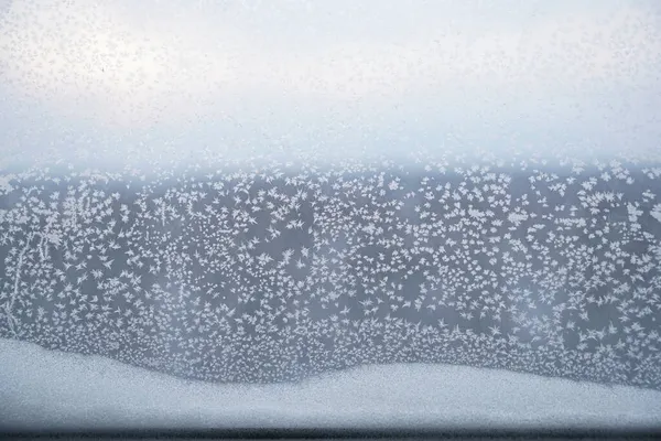 Donmuş Pencere Camında Kış Şablonu Kötü Havalandırma Konsepti Dışarıda Içeride — Stok fotoğraf