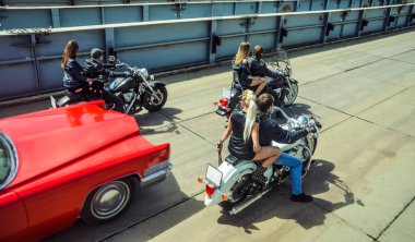 MOSCOW, RUSSIA 21 Haziran 2016: Motosikletli motorlu çiftler