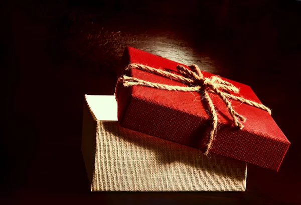 Karácsonyi Piros Doboz Egy Titkos Ajándék Ünnep — Stock Fotó