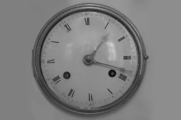 Antieke Wijzerplaat Van Het Oude Horloge Geïsoleerd — Stockfoto