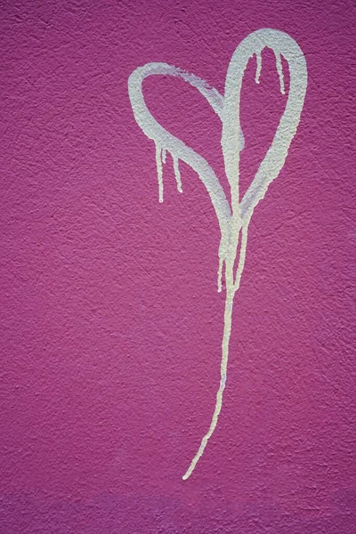 Біле Серце Намальоване Фіолетовій Або Рожевій Стіні Чотирнадцятий Символ Символ — стокове фото