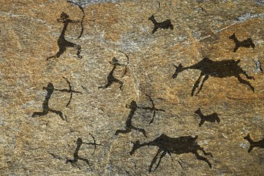 Satukunda Rock Tabloları. Sadece 24 km uzaklıktaki Bhopal 'da Satkunda yaklaşık 5000 yıllık rock sanatına sahiptir. Bhopal 'in doğusundaki Bhim Baithika' nın dünya mirası kalite ve yaş açısından çağdaş bir yer..