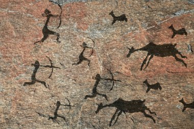 Satukunda Rock Tabloları. Sadece 24 km uzaklıktaki Bhopal 'da Satkunda yaklaşık 5000 yıllık rock sanatına sahiptir. Bhopal 'in doğusundaki Bhim Baithika' nın dünya mirası kalite ve yaş açısından çağdaş bir yer..