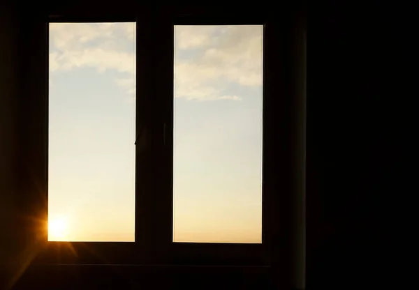 Luz Del Sol Brillante Través Dormitorio Cerrado Amplia Ventana Marco — Foto de Stock