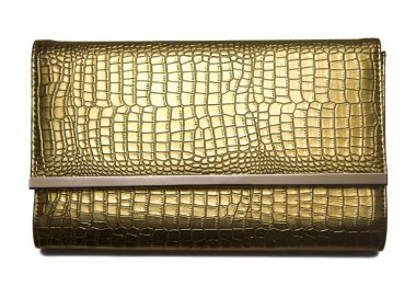 Beyaz arka planda izole edilmiş altın deri debriyaj. sarı laquer çanta 