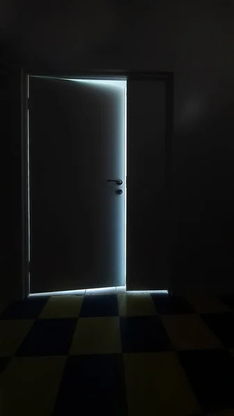 Streaming Light Coming Crack Slightly Open Door End Dark Hallway — Stock Photo, Image