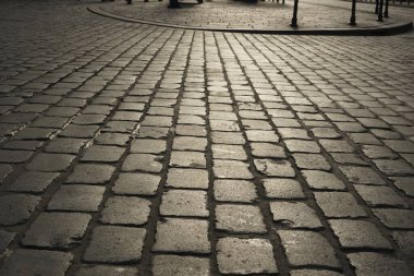 Eski asfalt döşemeler, taş kaldırımlar, yol Avrupa tarzı, taşların dokusu. Krakow, Polonya
