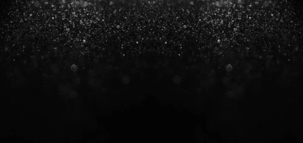 金光闪闪的魔法金粉在黑色的背景上 深色背景下的粒子 — 图库照片