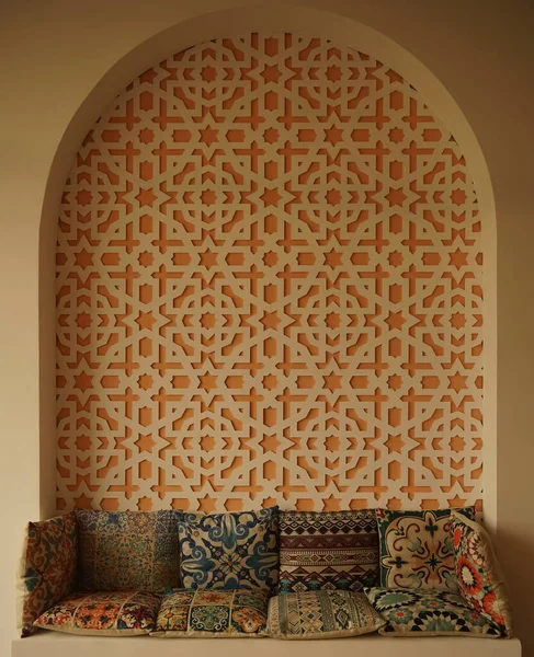 Morocco Interior Style Colorful Asian Pillows Couch Wall Pattern Middle — Stock Photo, Image