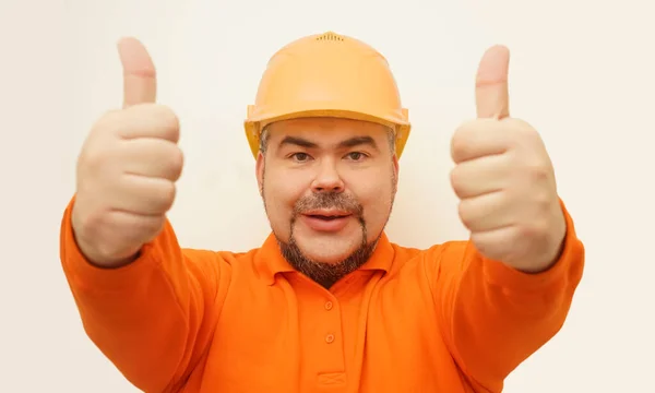 Hombre Constructor Feliz Mostrando Pulgares Arriba Usando Sudadera Naranja Casco —  Fotos de Stock