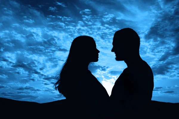Silhouette Happy Young Couple Love Sunset Happy Man Woman Sunlight — Stock Photo, Image