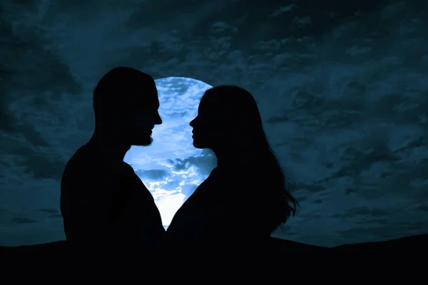 Silhouette Happy Young Couple Amore Fuori Tramonto Felice Uomo Donna — Foto Stock