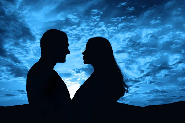 Silhouette Happy Young Couple Love Sunset Dalam Bahasa Inggris Pria — Stok Foto