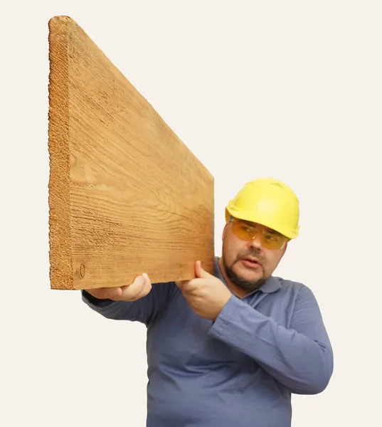 Homem Construtor Amarelo Segura Placa Com Duas Mãos Isolado Fundo — Fotografia de Stock