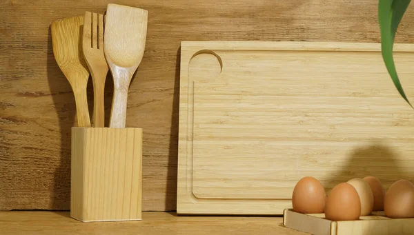 Naturlig Sammansättning Köket Interiör Med Ägg Och Köksbestick Trä Inredning — Stockfoto