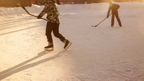 Action Shot Two Hockey Players Running Ice Stadium Empty Copy — Stock Photo, Image