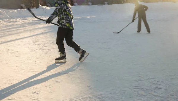 Tiro Acción Dos Jugadores Hockey Corriendo Sobre Hielo Estadio Espacio — Foto de Stock