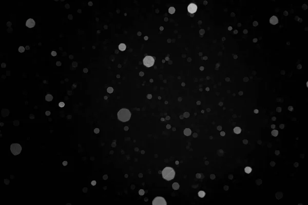 Photo Real Falling Medium Sized Snowflakes Out Focus Black Background — Stock Photo, Image